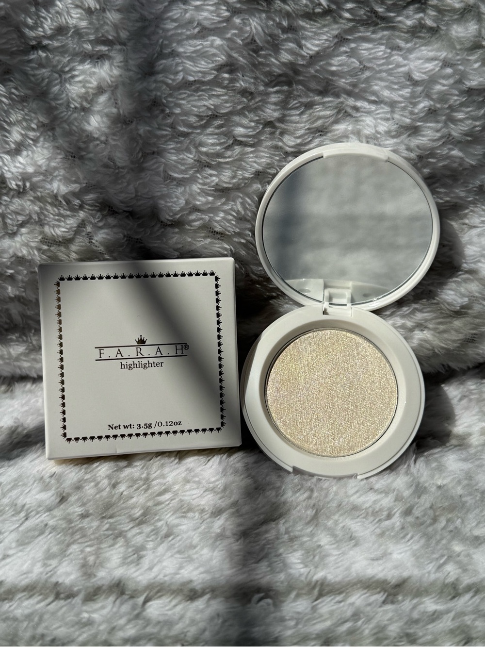 Farah Champagne Highlighter — Illuminating Shimmer